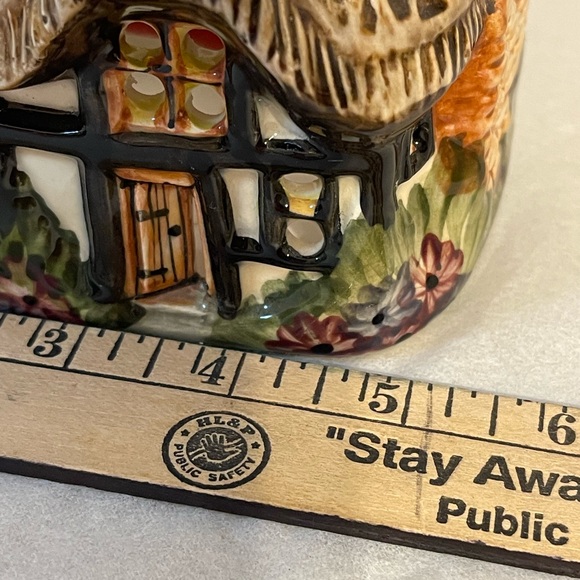 Rustic Ceramic Cottage Light - Picture 7 of 9